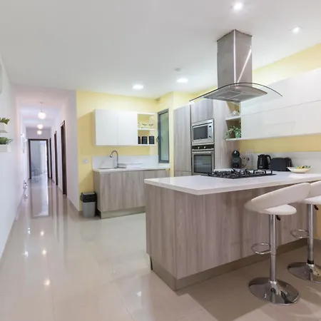 Lägenhet Beautiful 3 -bed In St.julians