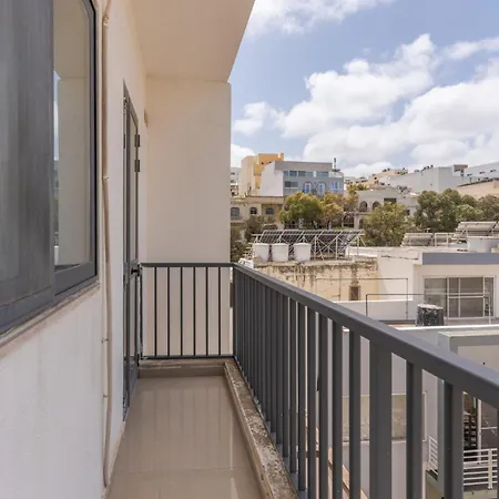 Beautiful 3 -bed In St.julians Lägenhet *