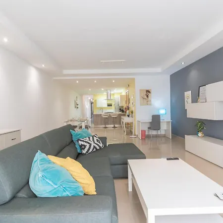Beautiful 3 -bed In St.julians Lägenhet *