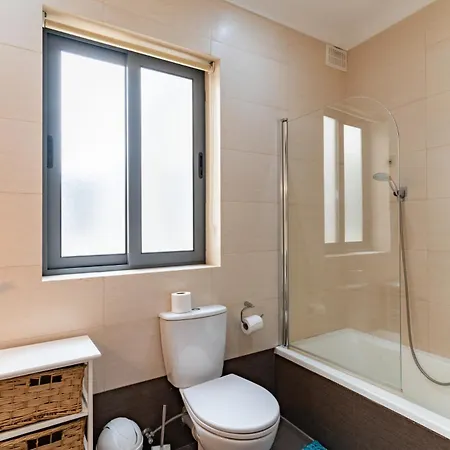 Lägenhet Beautiful 3 -bed In St.julians *