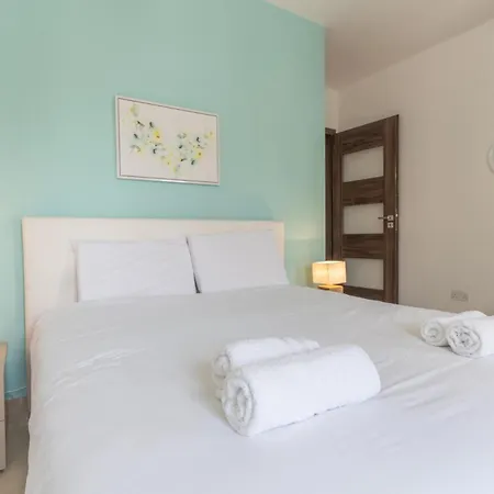 Beautiful 3 -bed In St.julians Lägenhet St. Julian's