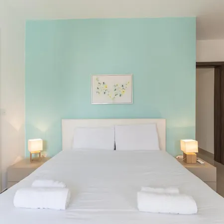 Lägenhet Beautiful 3 -bed In St.julians St. Julian's