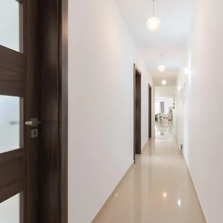 Apartment Beautiful 3 -bed In St.julians *