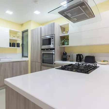 Beautiful 3 -bed In St.julians Apartamento San Julián