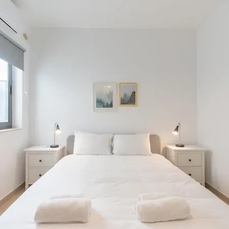 Beautiful 3 -bed In St.julians *