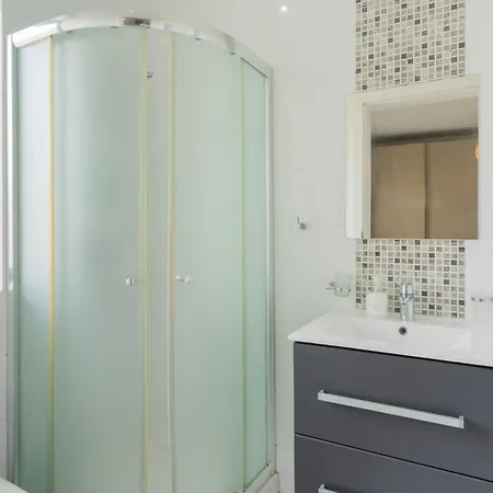 Beautiful 3 -bed In St.julians San Julián