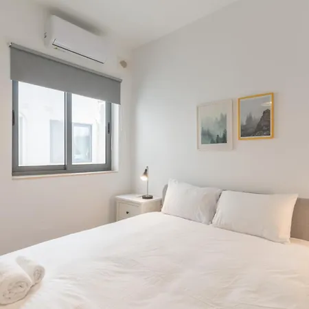 Beautiful 3 -bed In St.julians * San Julián