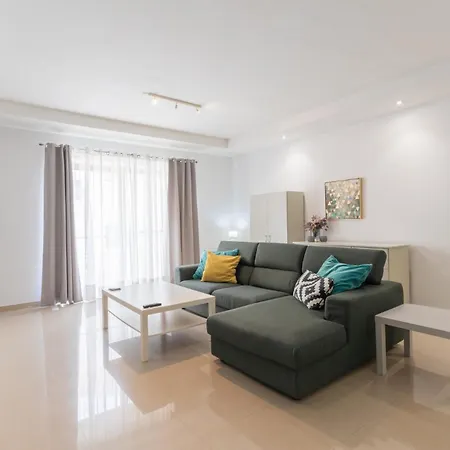 Beautiful 3 -bed In St.julians