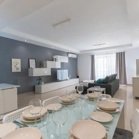 Apartamento Beautiful 3 -bed In St.julians