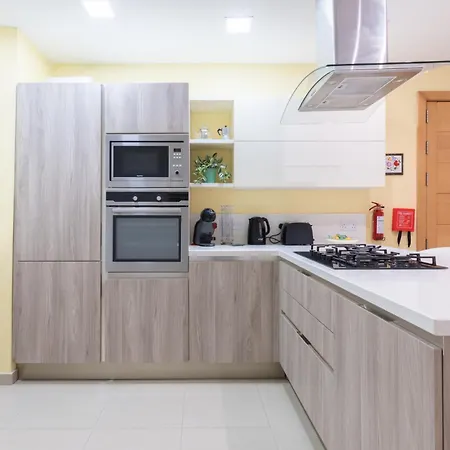 Beautiful 3 -bed In St.julians * San Ġiljan