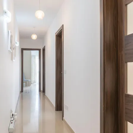 Apartamento Beautiful 3 -bed In St.julians *