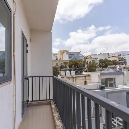 Beautiful 3 -bed In St.julians * San Julián