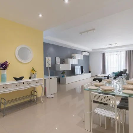 Beautiful 3 -bed In St.julians